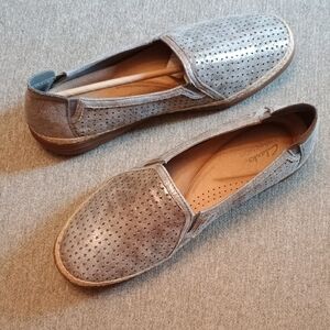 Clarks Elaina Women's Shimmering Silver Flats SZ 11 NWOB